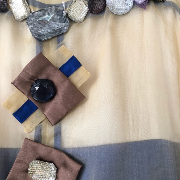 Elegant color block dress with jewels - Picture 3 of 8